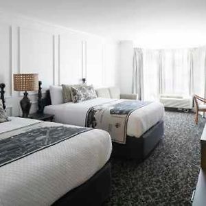 Cow Hollow Inn And Suites